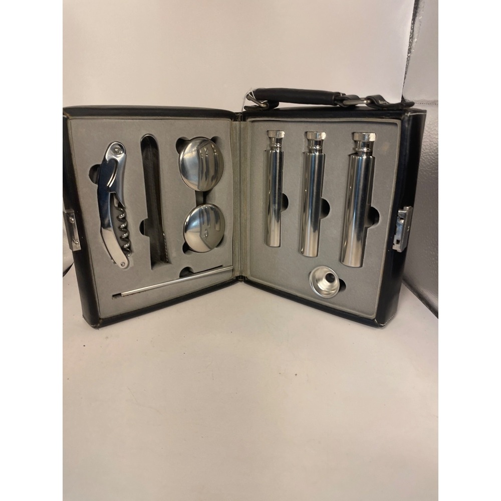 Geoffrey Beene Travel Bar kit  leather case With Lock 6 1/4x7 1/2 Inches